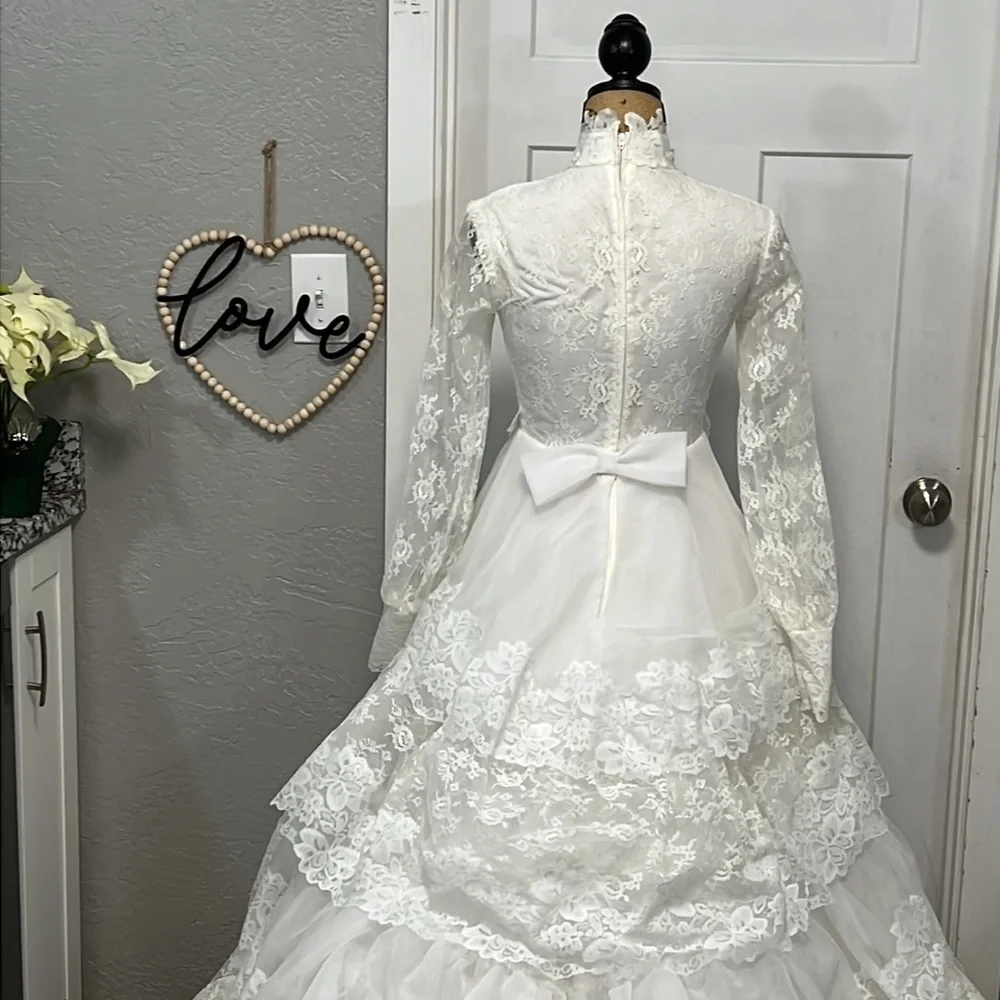 MORI-LEE VINTAGE 70’s CREAM LACE WEDDING GOWN SIZE XS - Picture 10 of 17